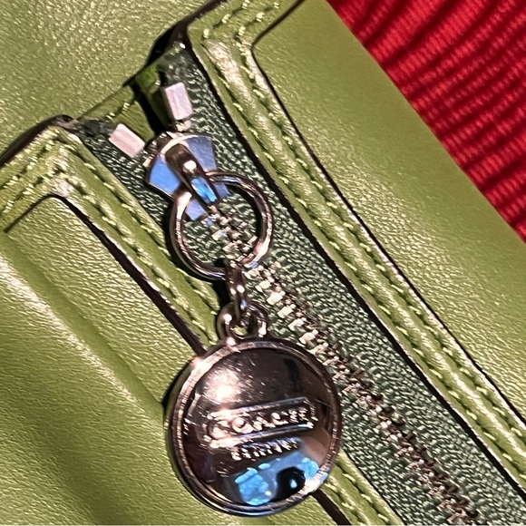 COACH Gallery Green Leather Zipper Pockets Double Handles Medium Tote Bag GUC!! - Picture 8 of 12